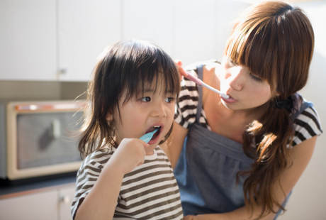 Begini Cara Menyikat Gigi Anak yang Benar Agar Tak Gampang Berlubang